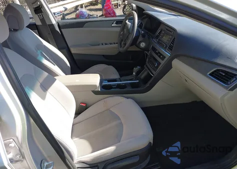 2017 Hyundai Sonata z USA, uszkodzony, nr VIN 5NPE24AF7HH475895